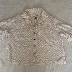 Universal Thread Coral and White Patterned Blouse